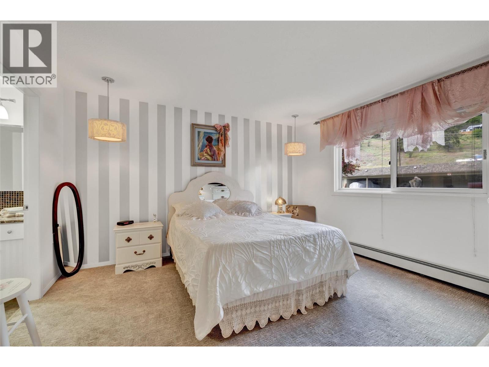 104 4340A Beach Avenue, Peachland