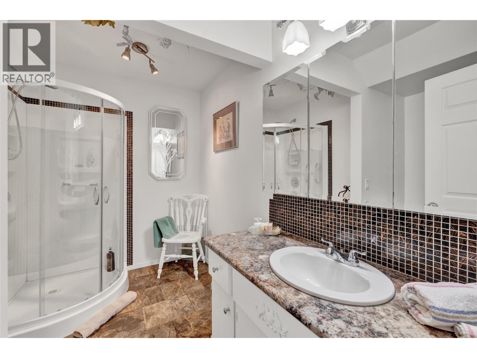 104 4340A Beach Avenue, Peachland