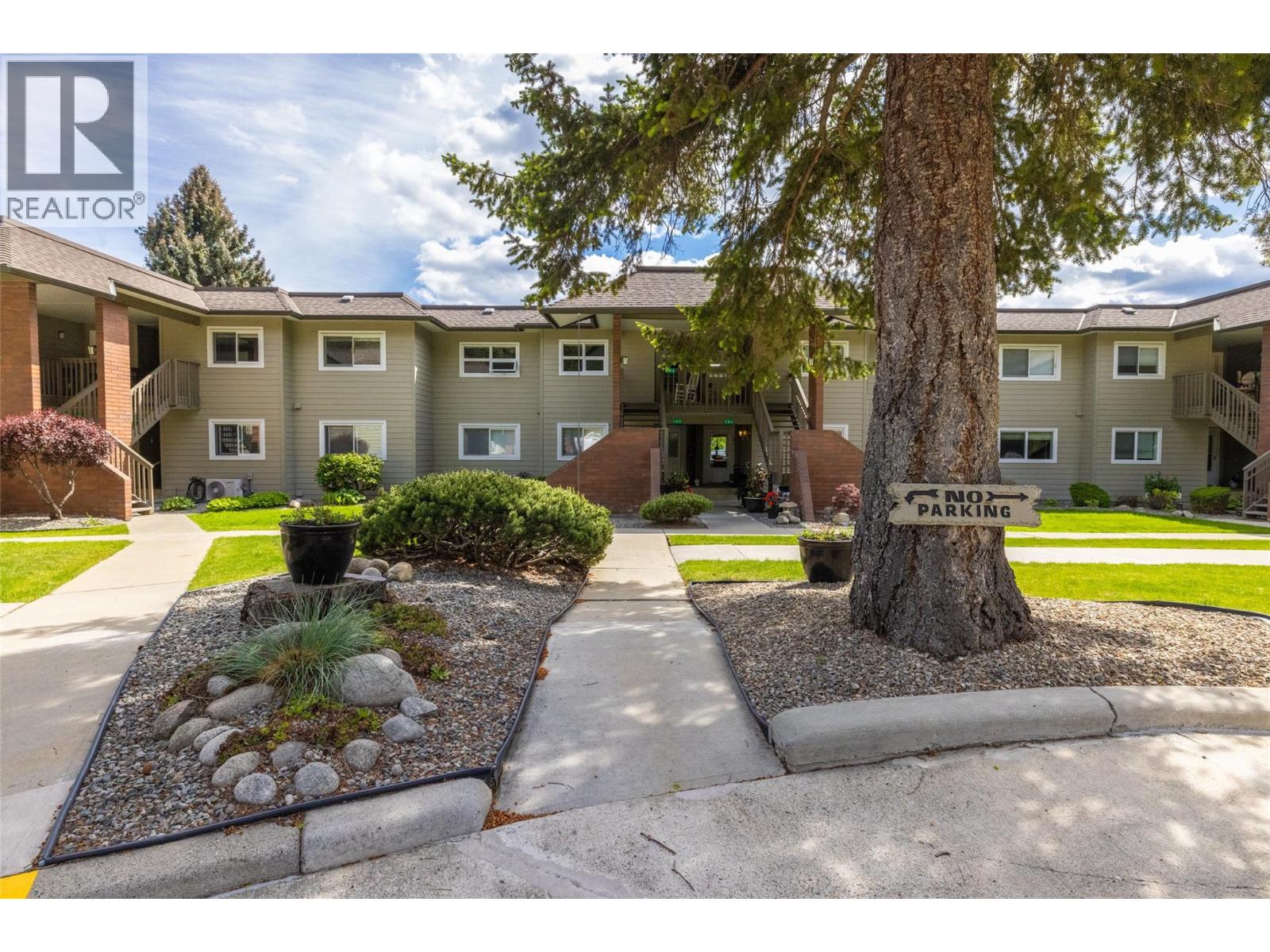 104 4340A Beach Avenue, Peachland