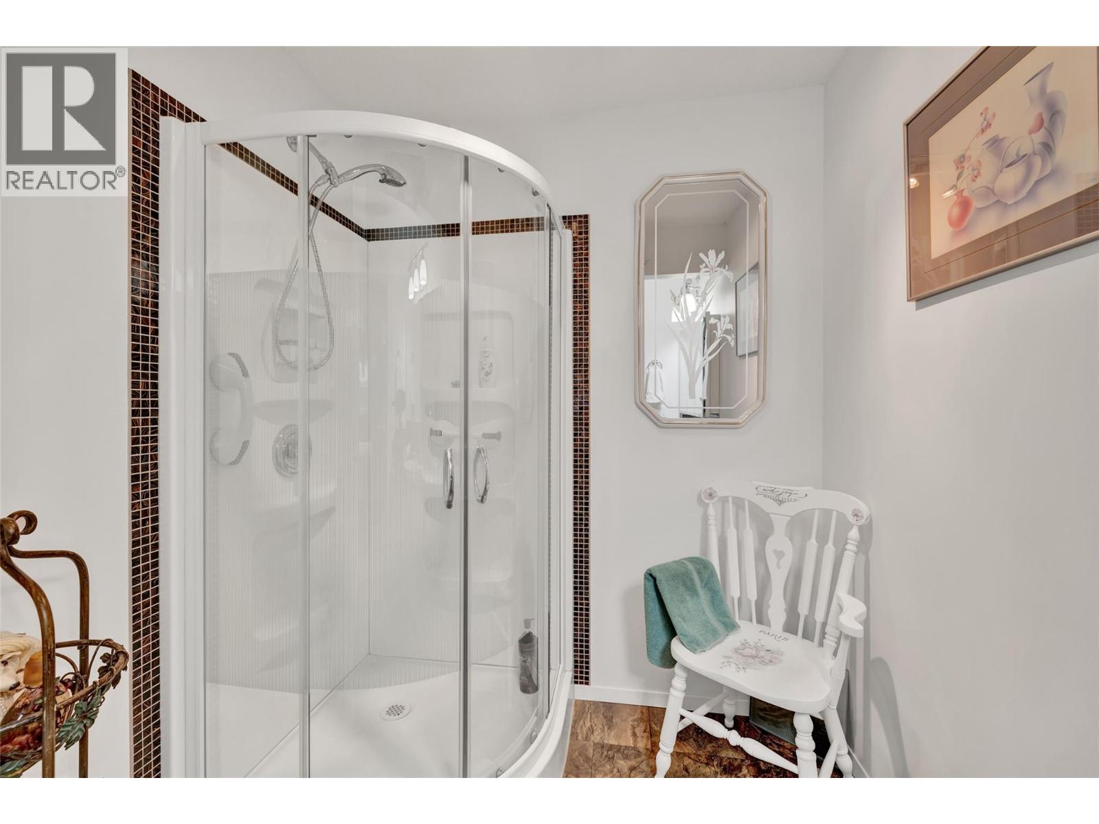 104 4340A Beach Avenue, Peachland