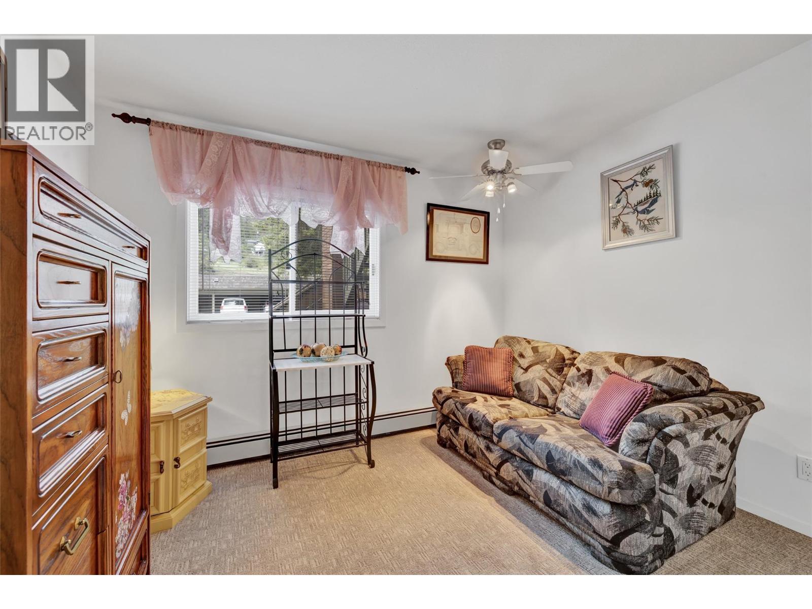 104 4340A Beach Avenue, Peachland