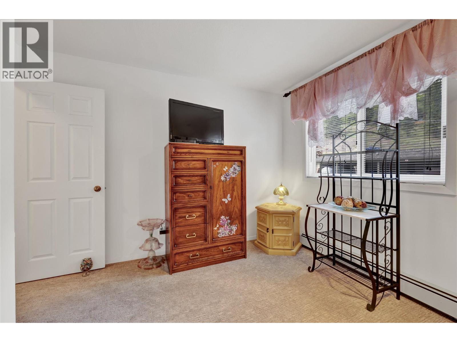 104 4340A Beach Avenue, Peachland