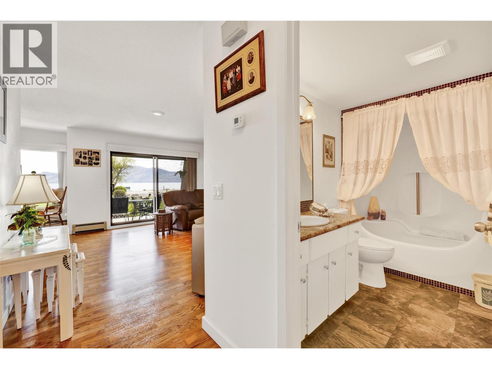 104 4340A Beach Avenue, Peachland