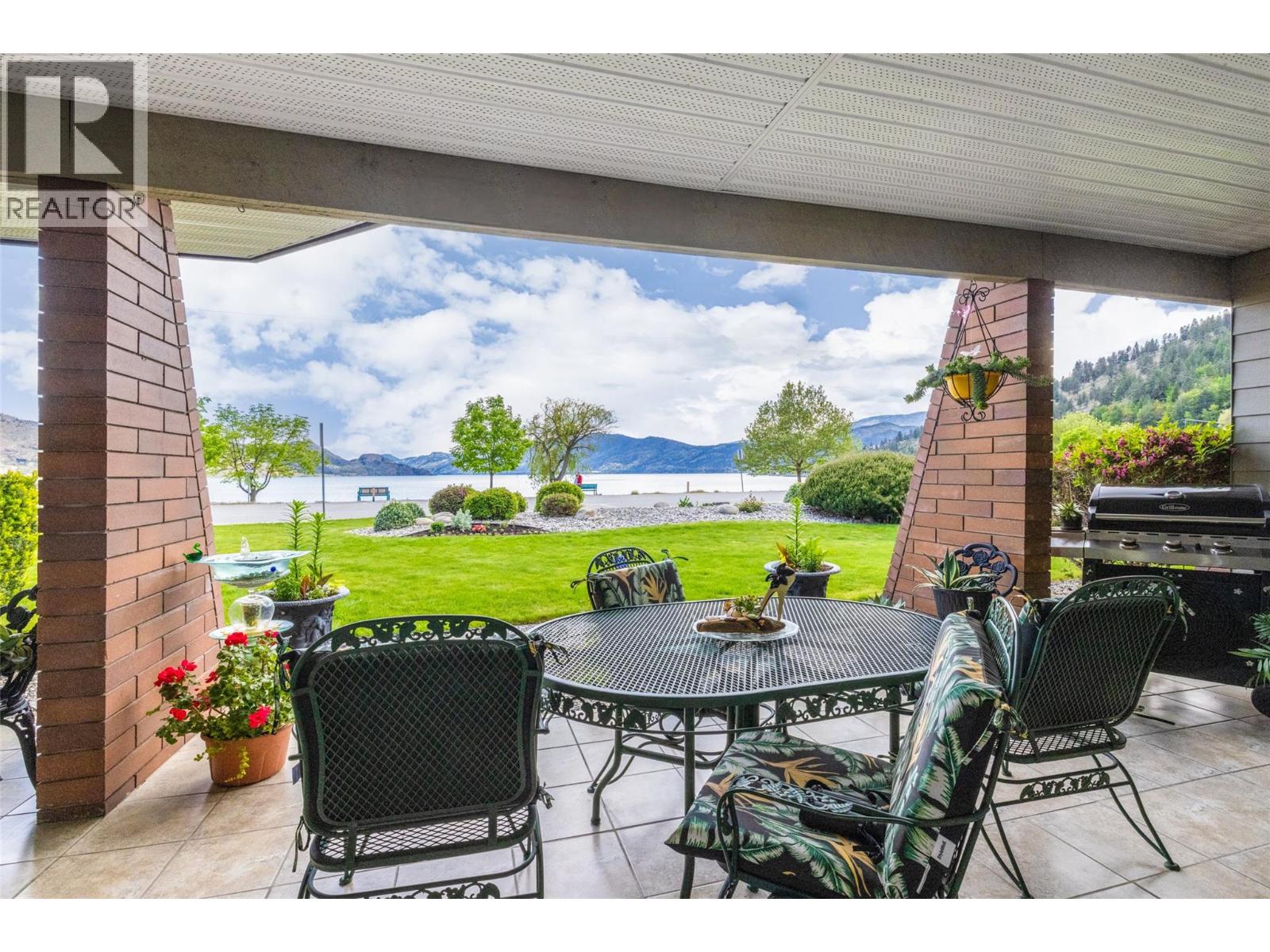 104 4340A Beach Avenue, Peachland