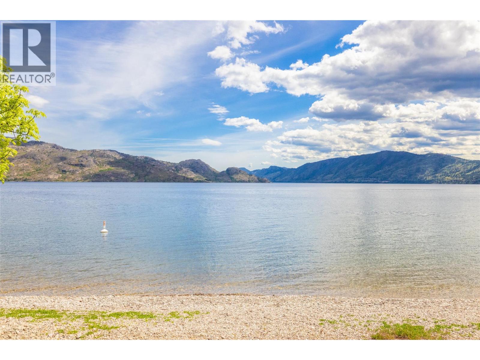 104 4340A Beach Avenue, Peachland