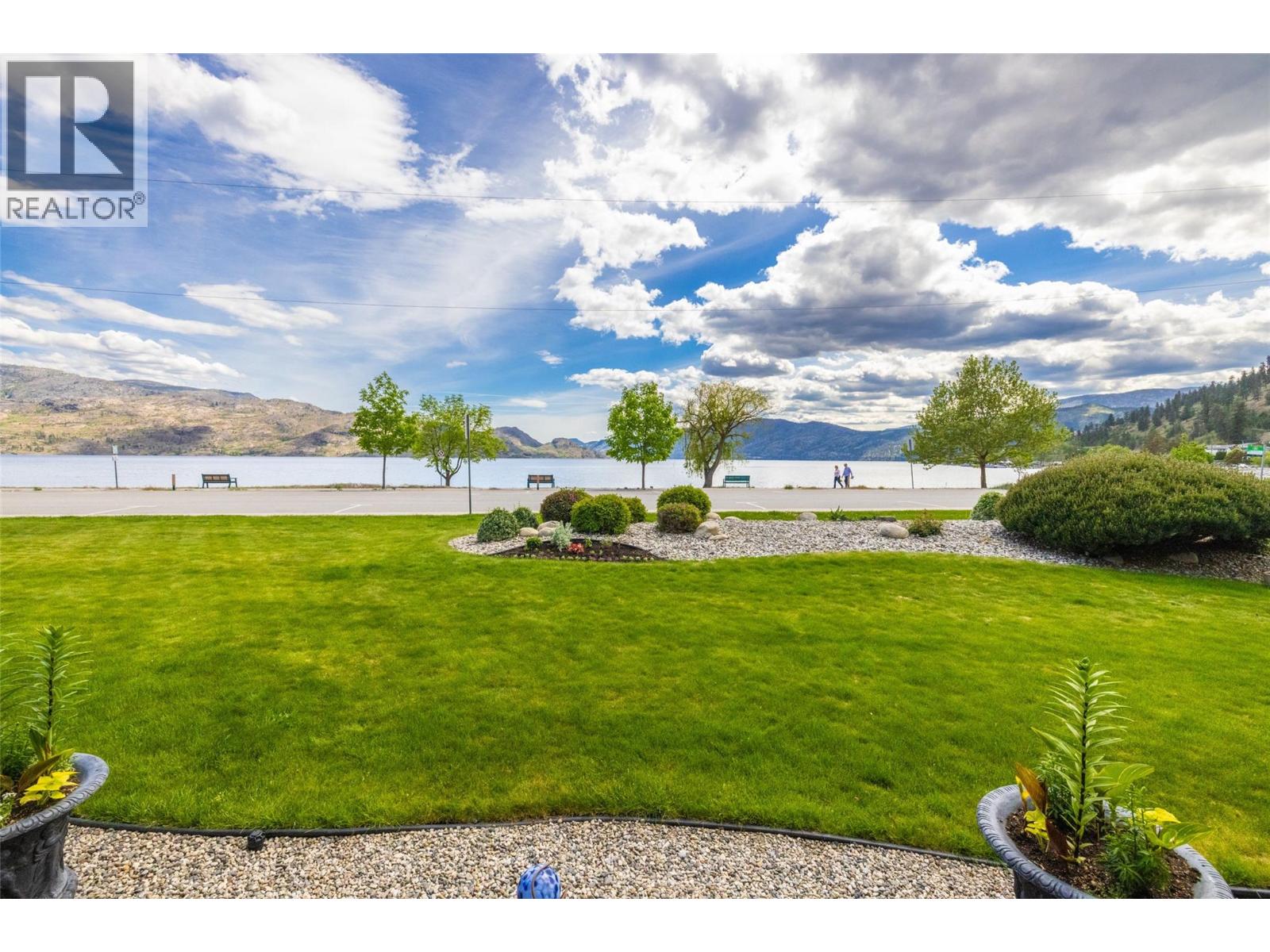 104 4340A Beach Avenue, Peachland