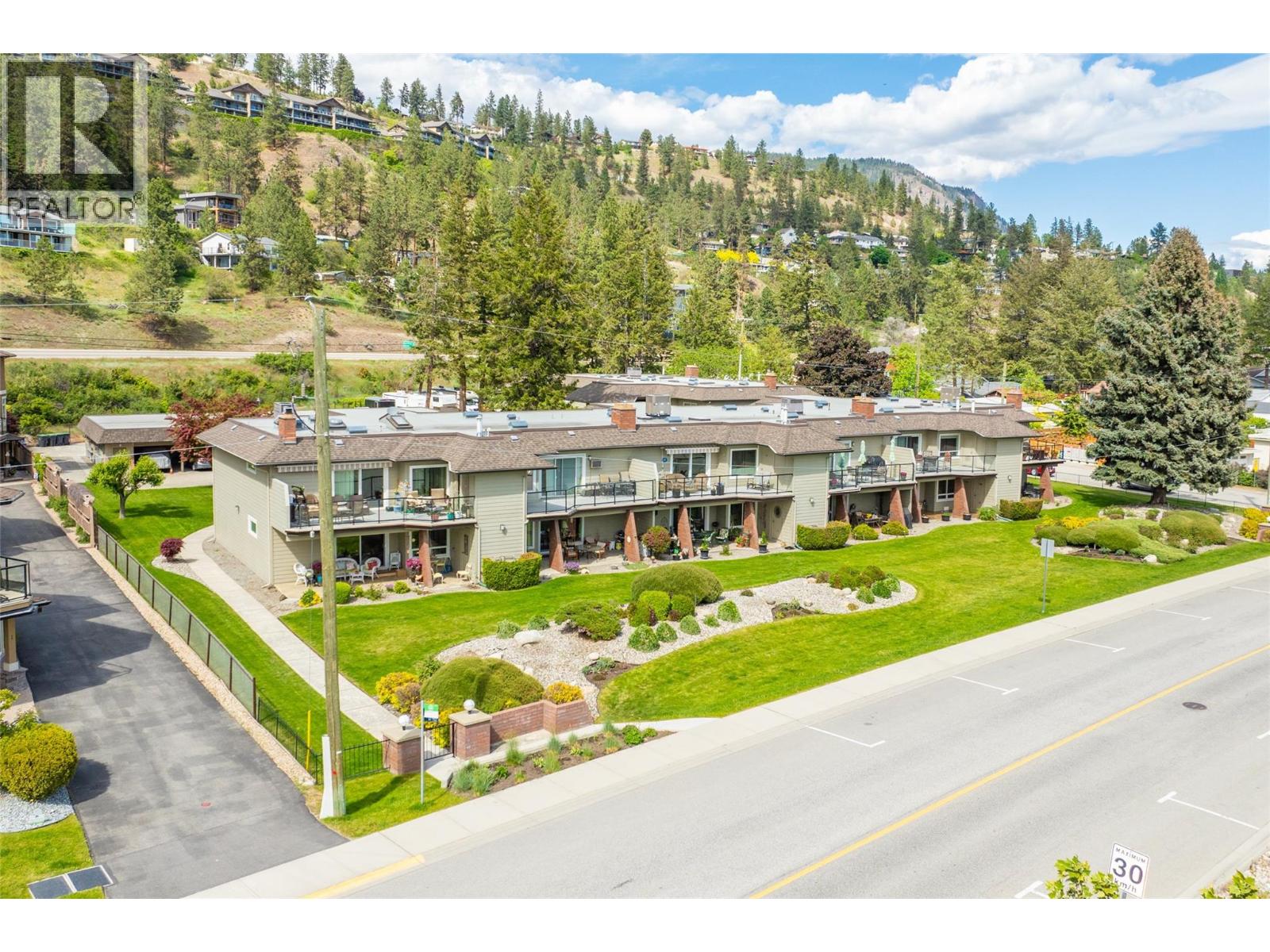 104 4340A Beach Avenue, Peachland