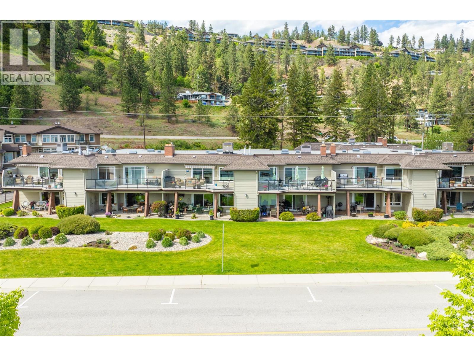 104 4340A Beach Avenue, Peachland