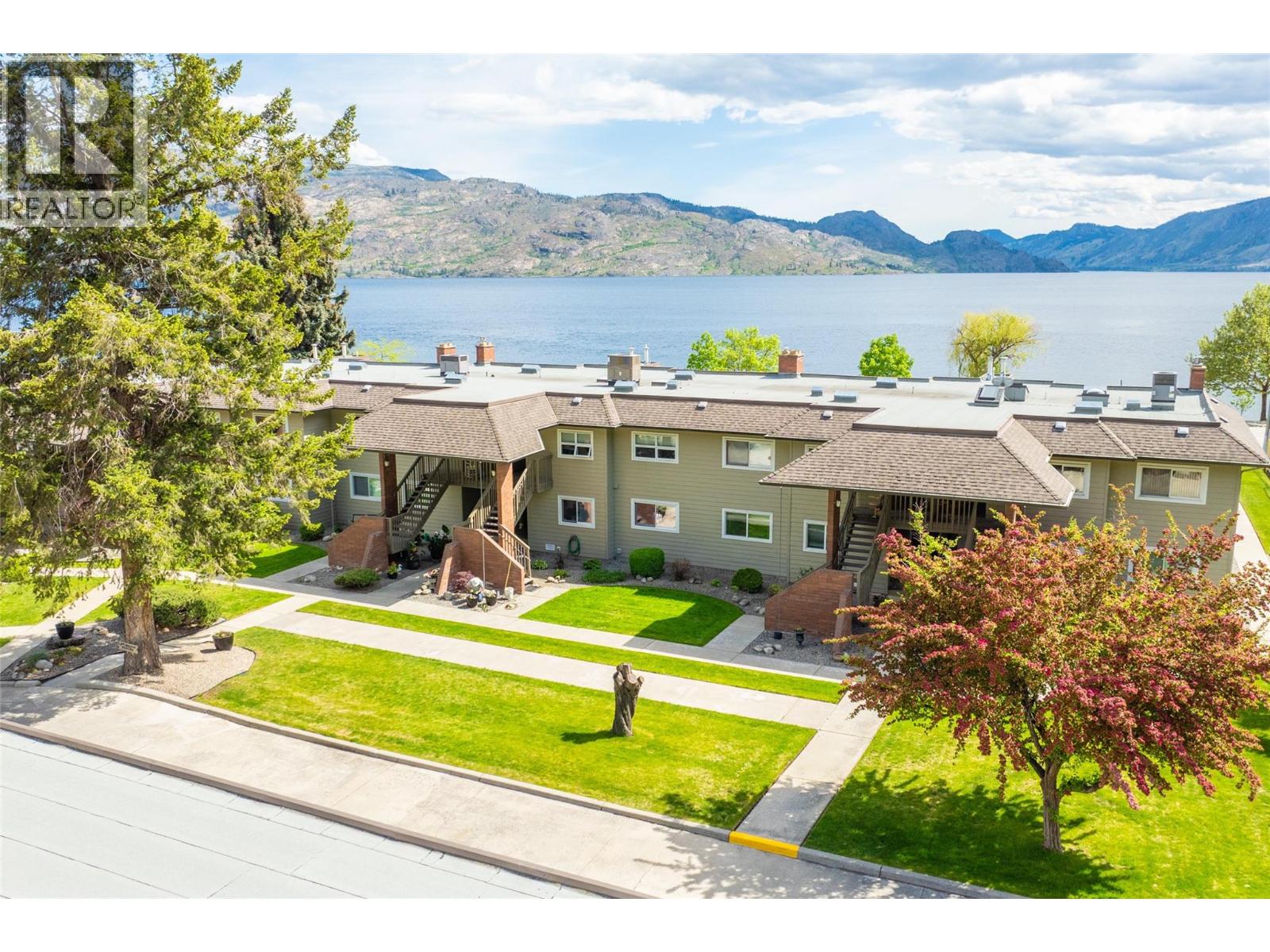 104 4340A Beach Avenue, Peachland