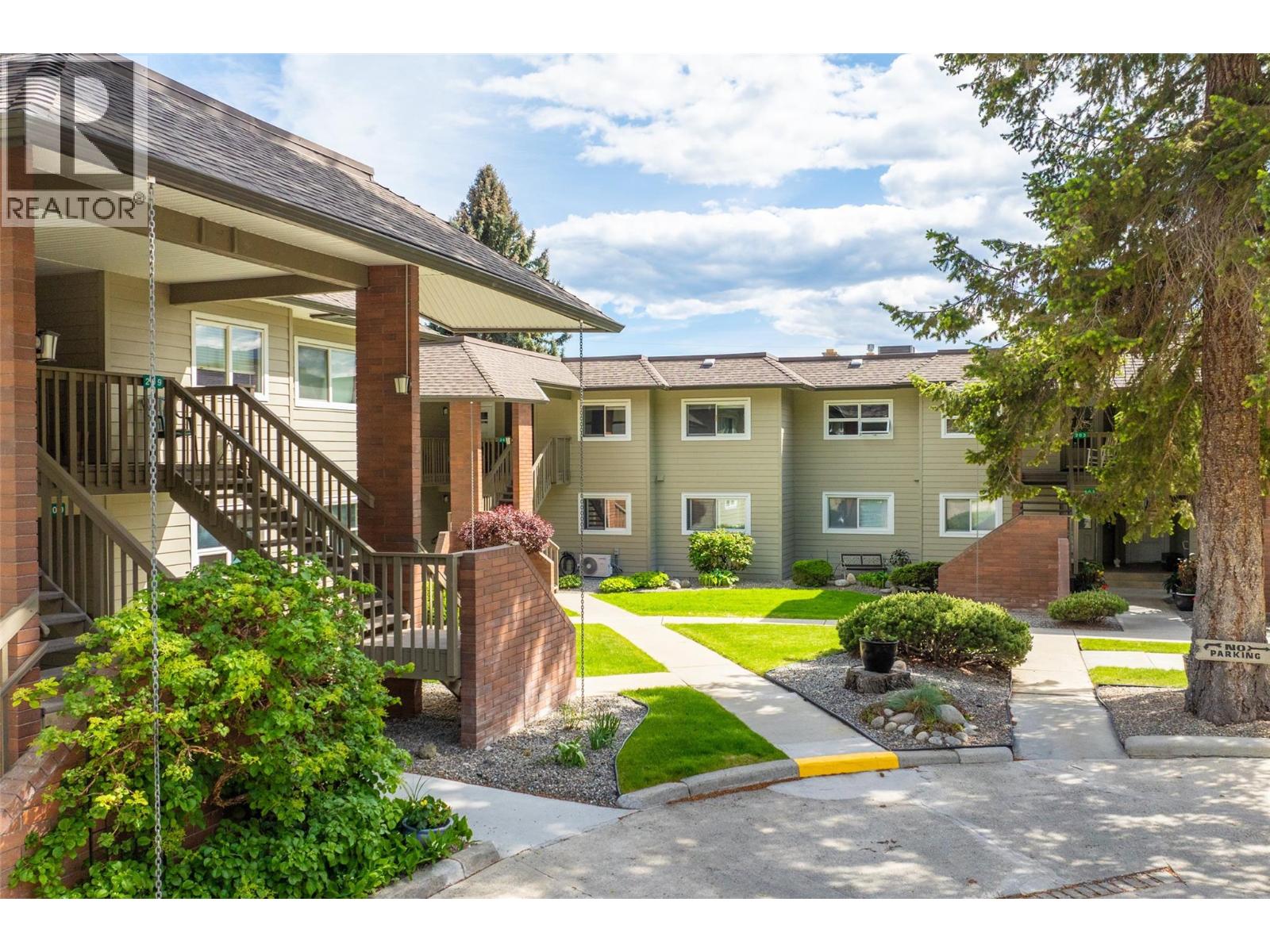 104 4340A Beach Avenue, Peachland