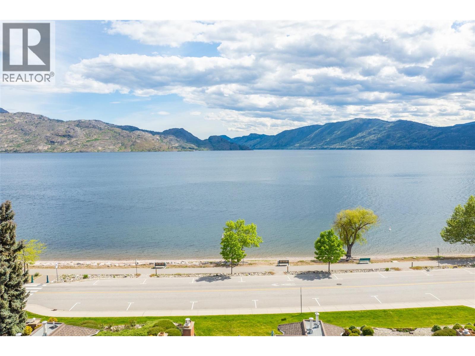 104 4340A Beach Avenue, Peachland
