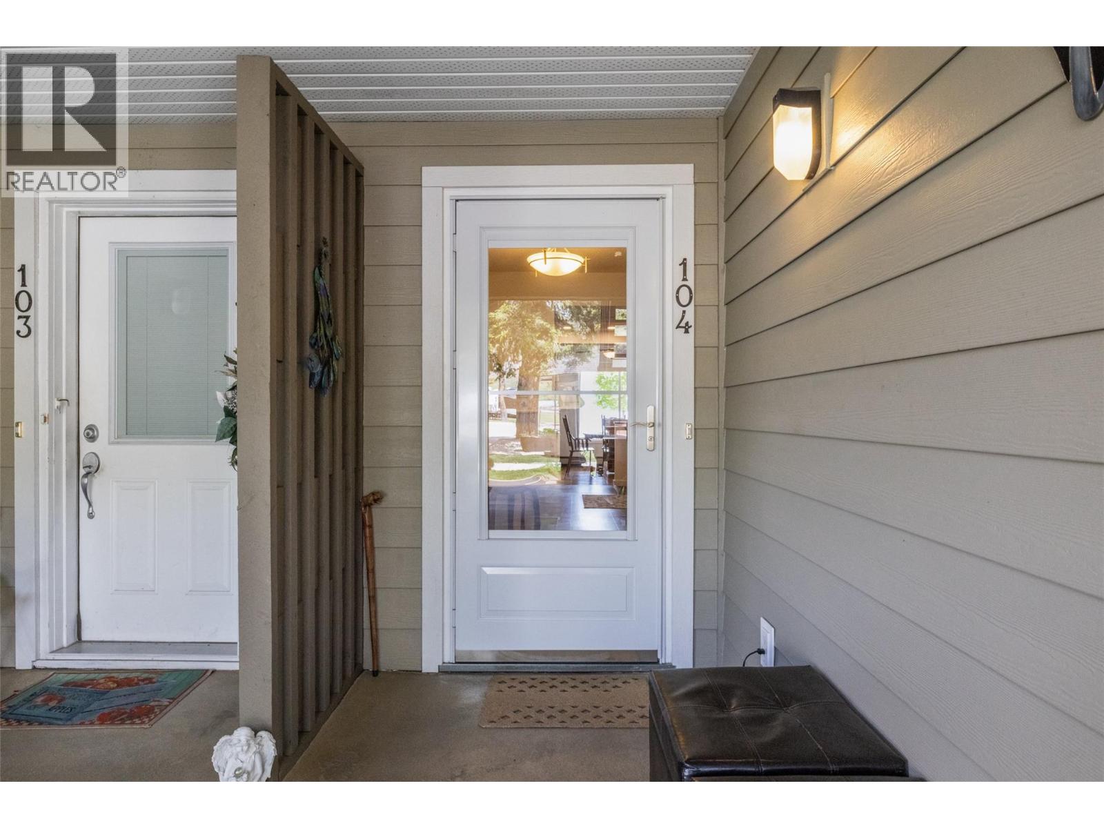 104 4340A Beach Avenue, Peachland