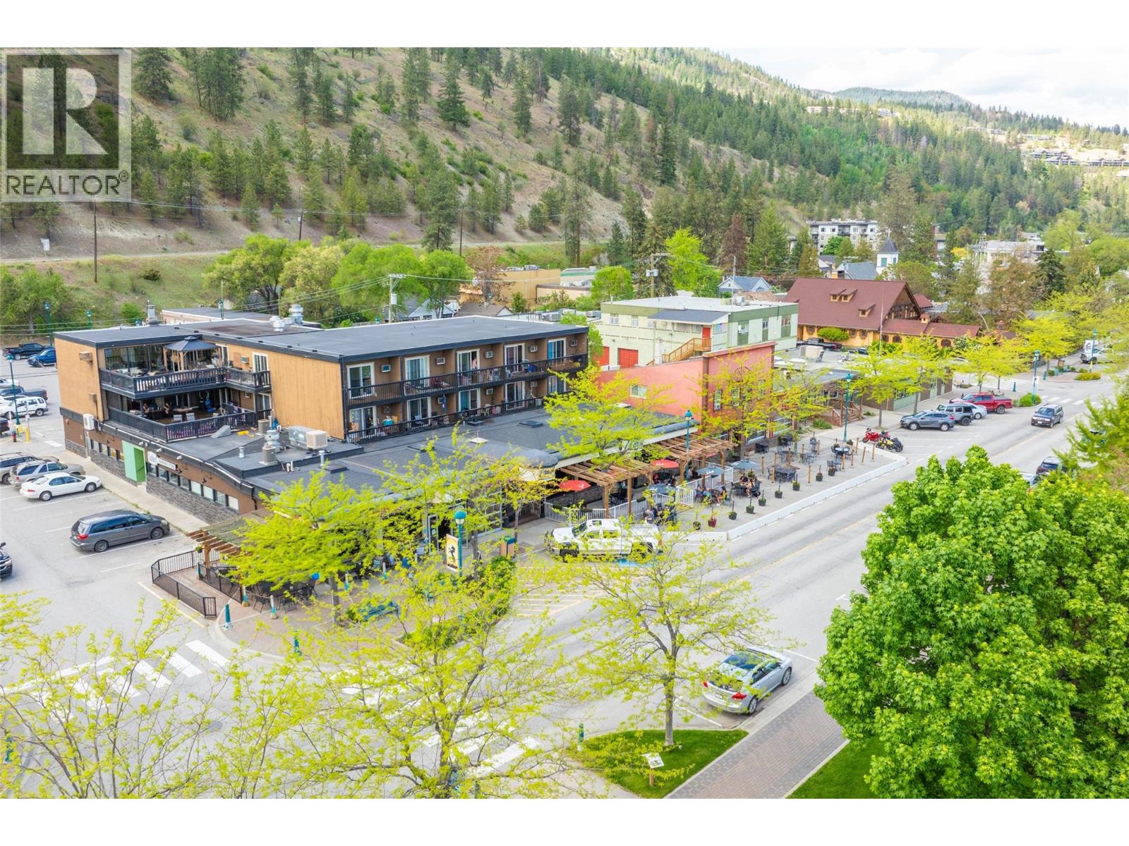 104 4340A Beach Avenue, Peachland