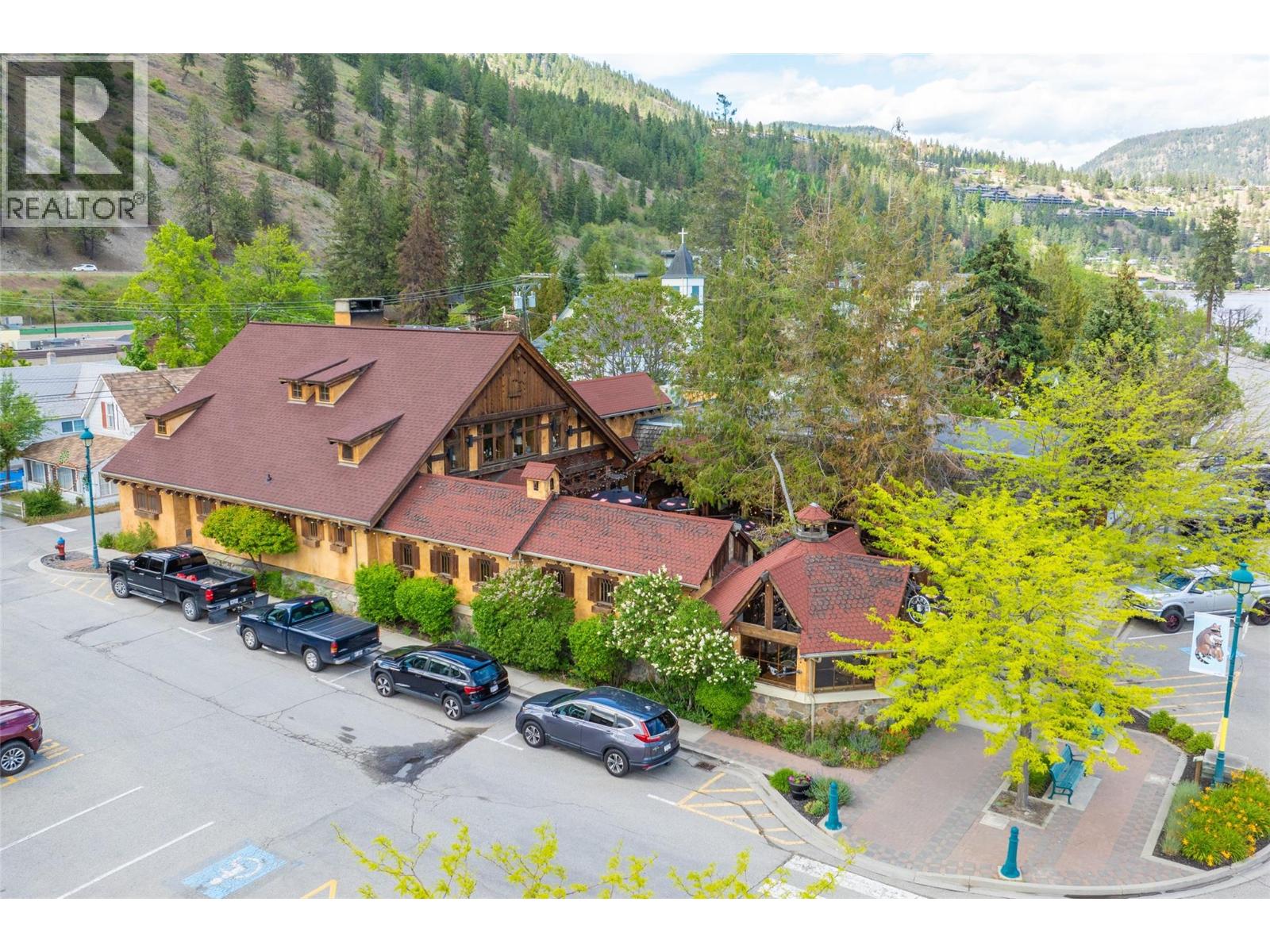104 4340A Beach Avenue, Peachland