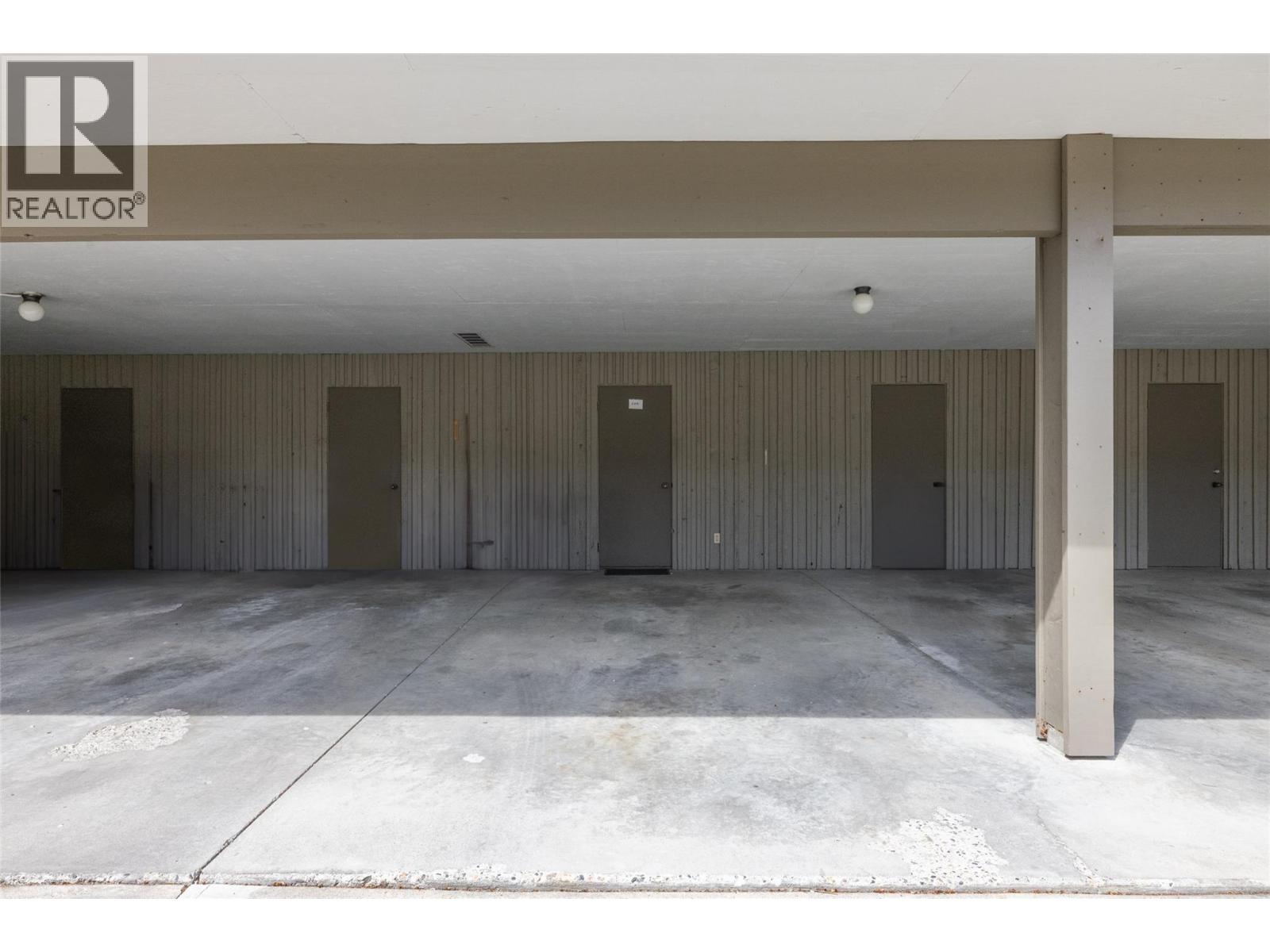 104 4340A Beach Avenue, Peachland