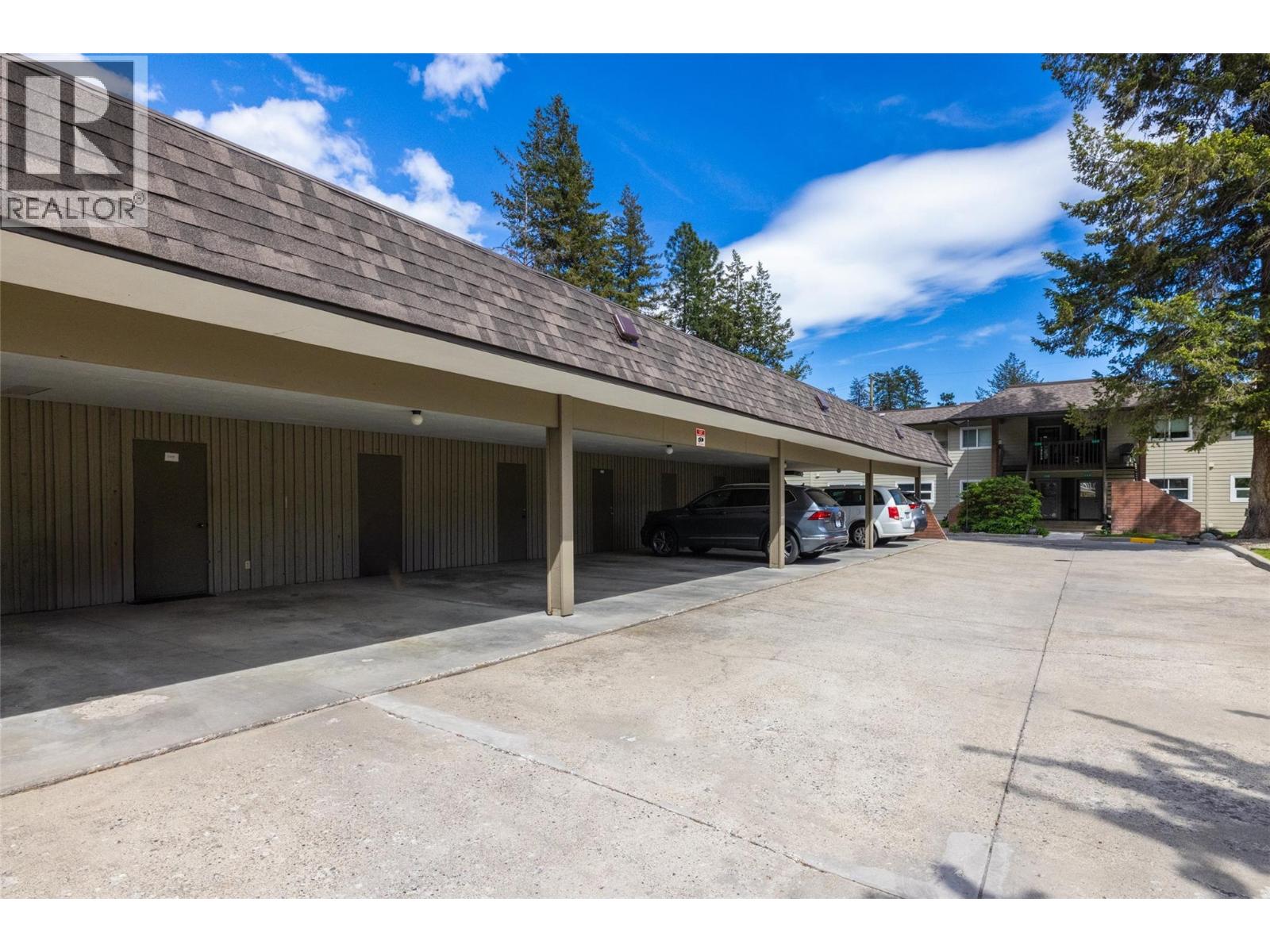 104 4340A Beach Avenue, Peachland