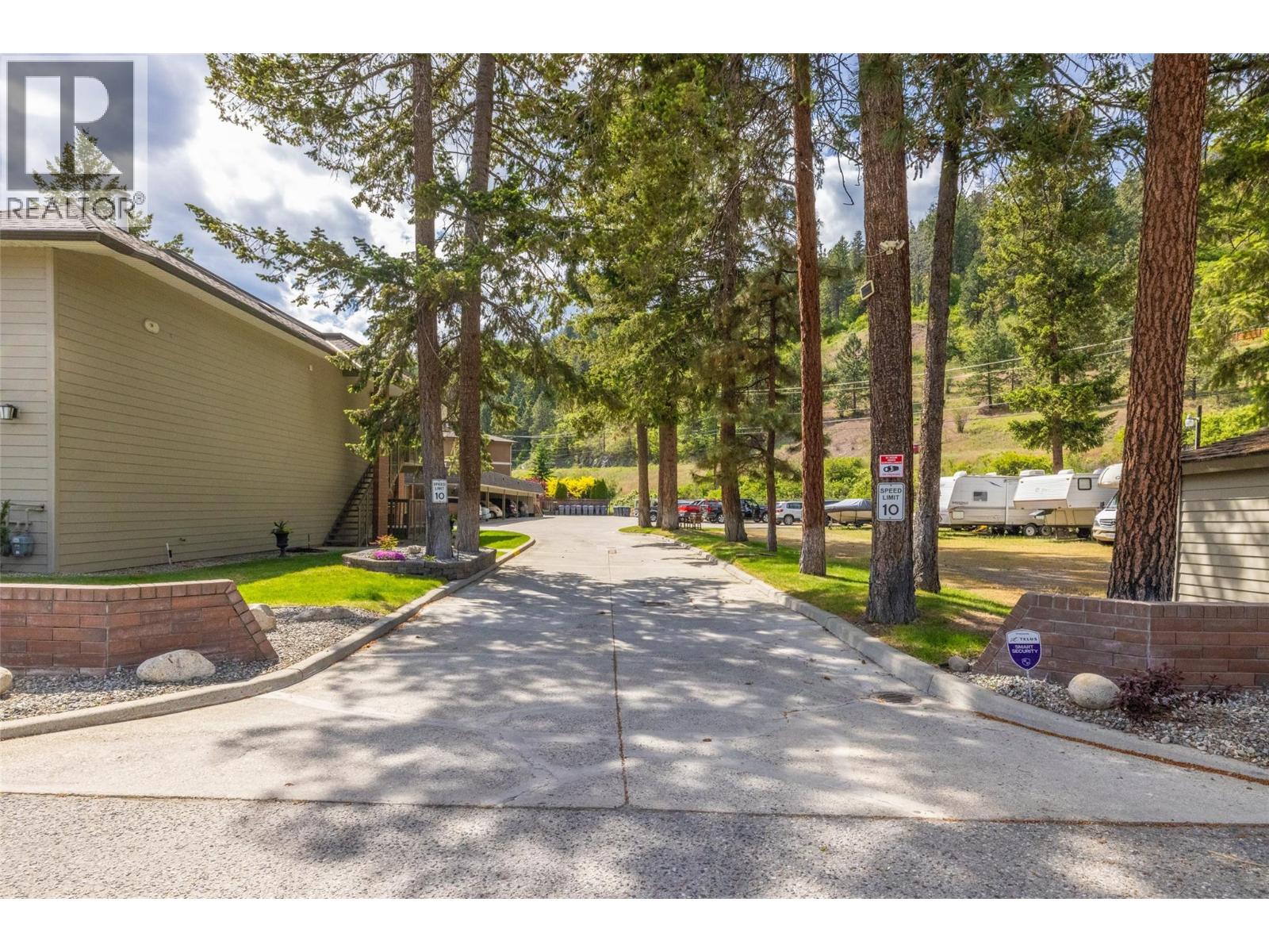 104 4340A Beach Avenue, Peachland