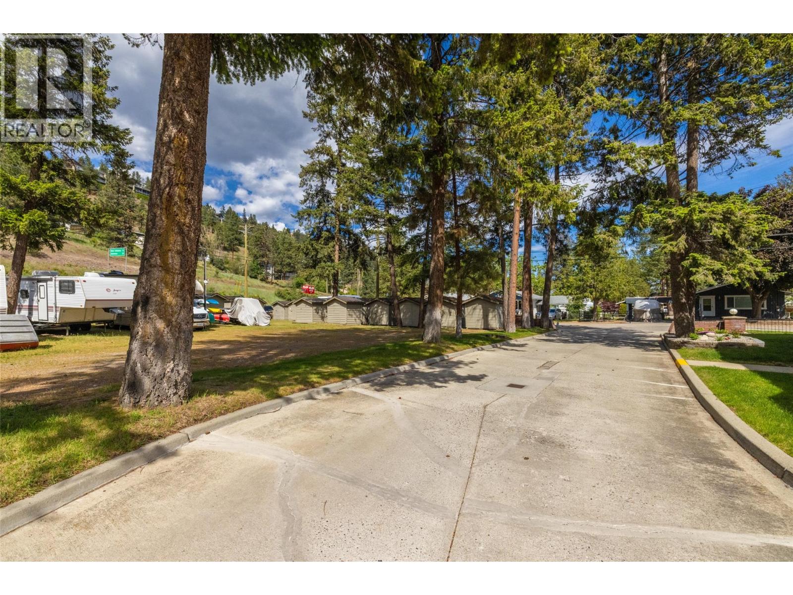 104 4340A Beach Avenue, Peachland