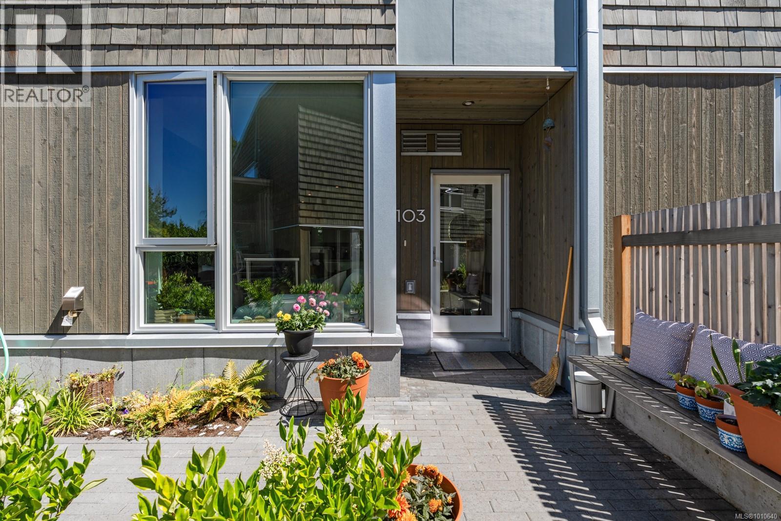 Photo 23 of 103 1720 Fairfield Rd, Victoria BC