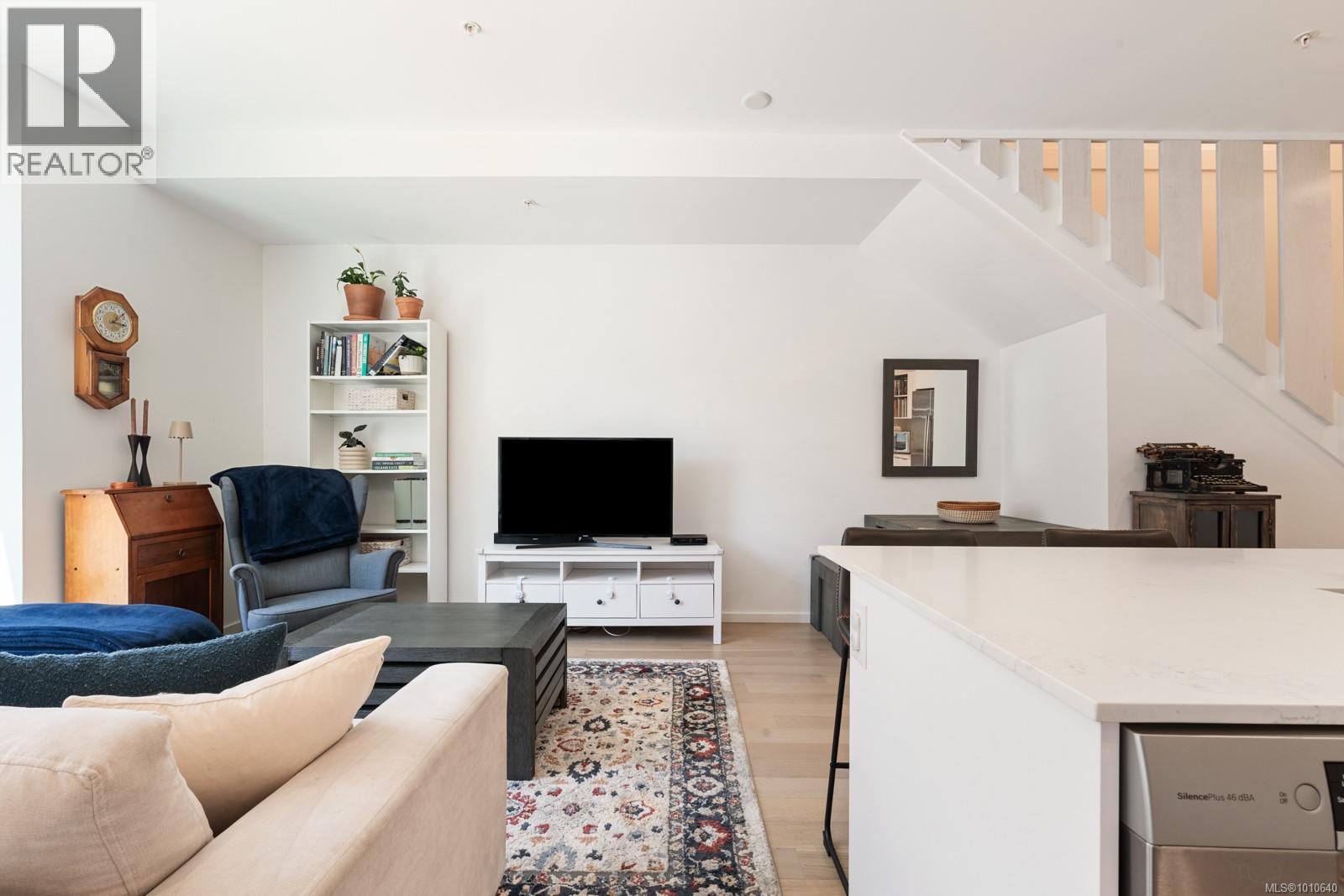 Photo 11 of 103 1720 Fairfield Rd, Victoria BC