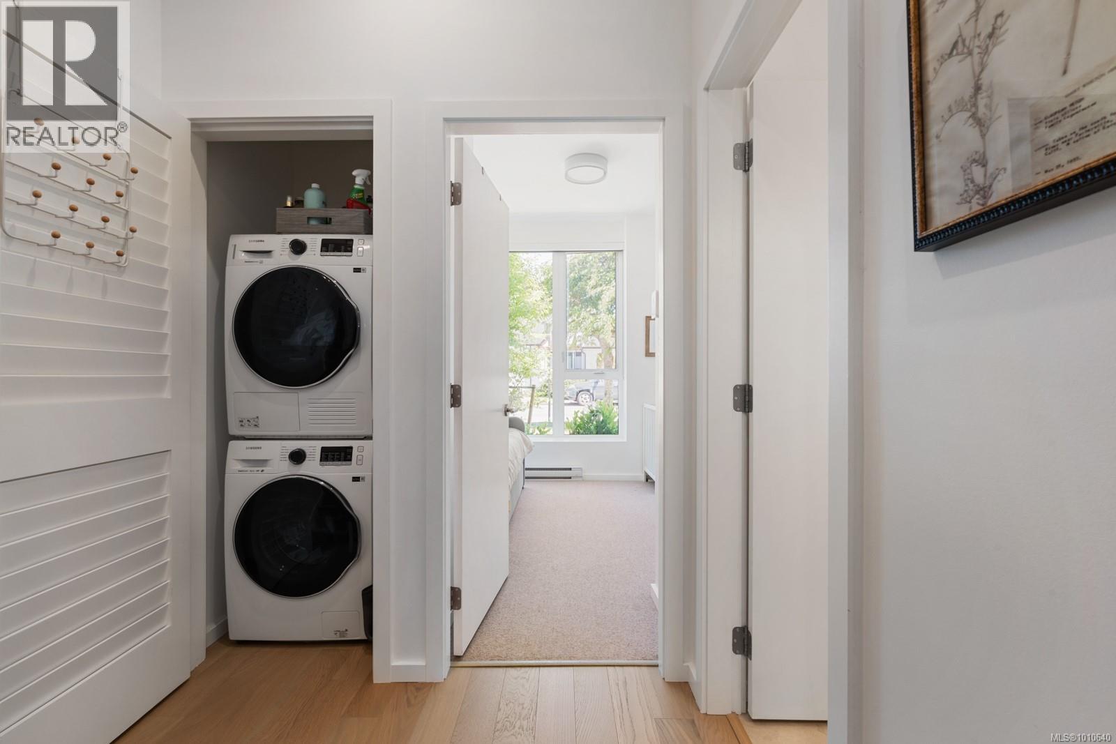 Photo 15 of 103 1720 Fairfield Rd, Victoria BC