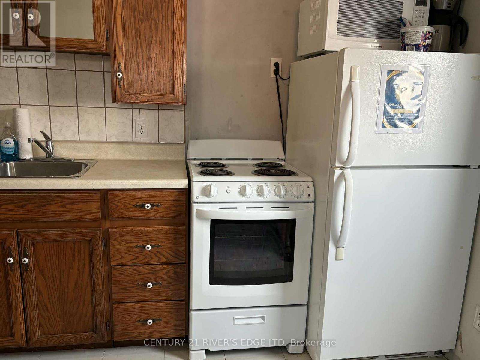 Photo 7 of 28 32 Perth Street, Brockville ON