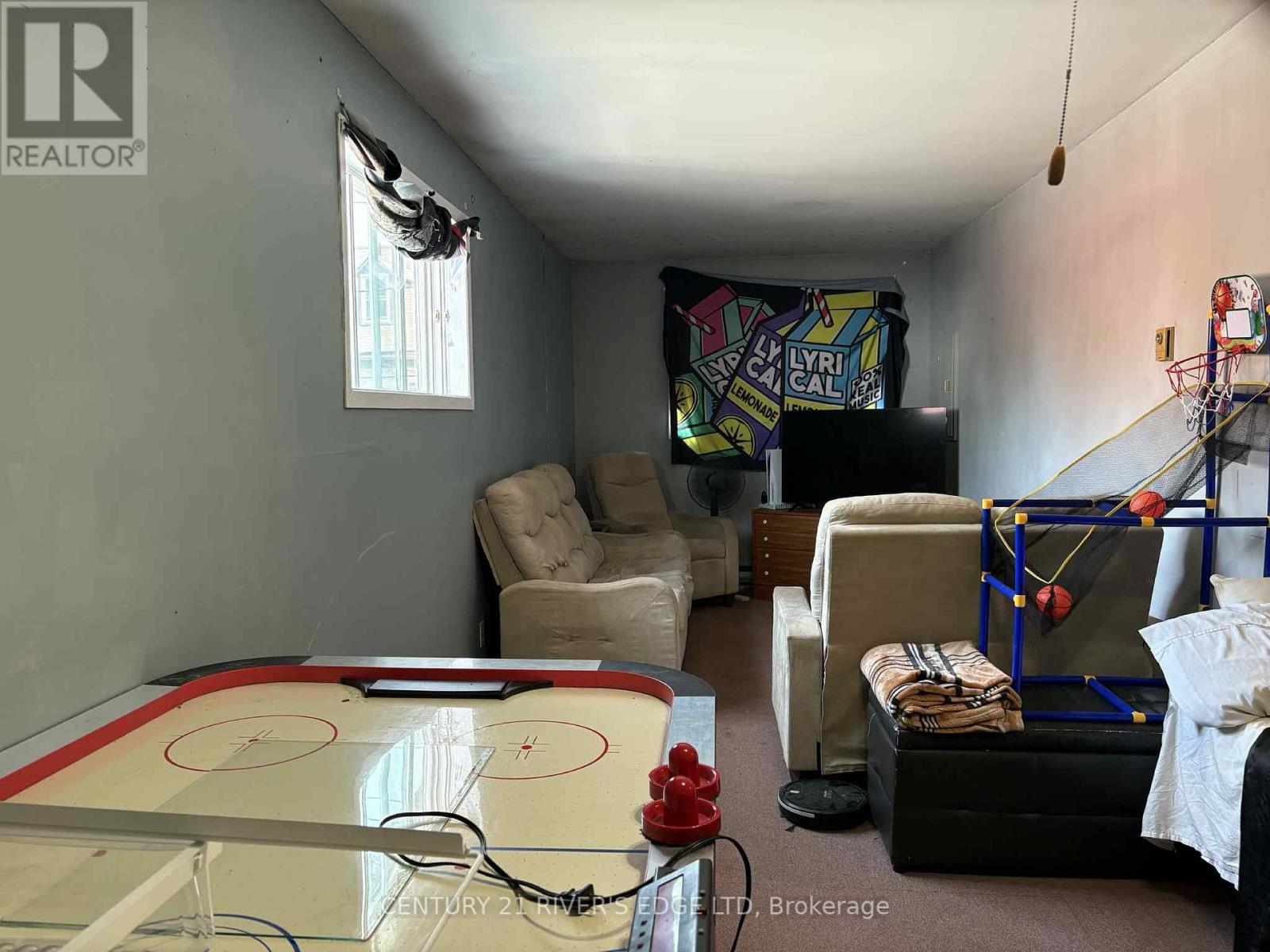 Photo 12 of 28 32 Perth Street, Brockville ON