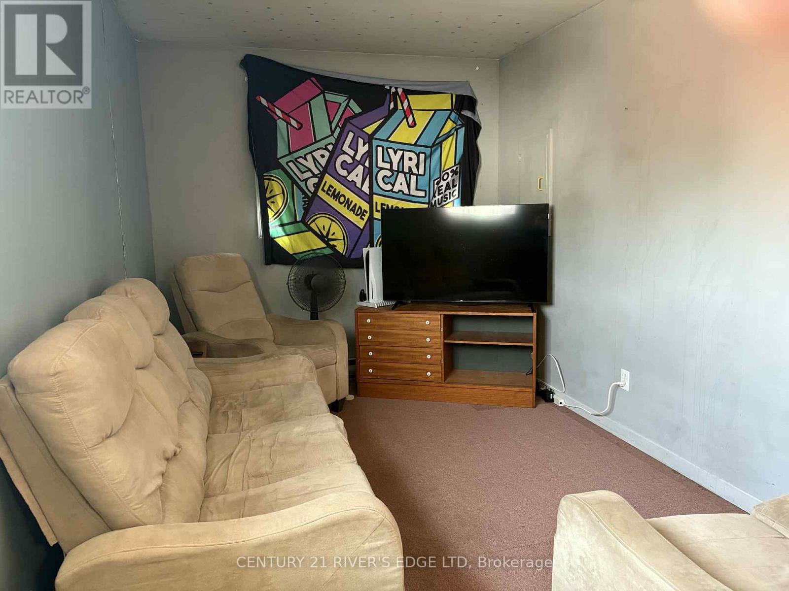 Photo 6 of 28 32 Perth Street, Brockville ON