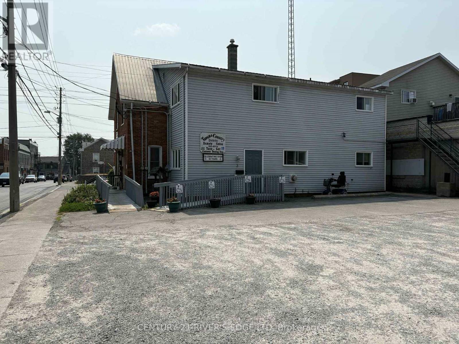 Photo 31 of 28 32 Perth Street, Brockville ON