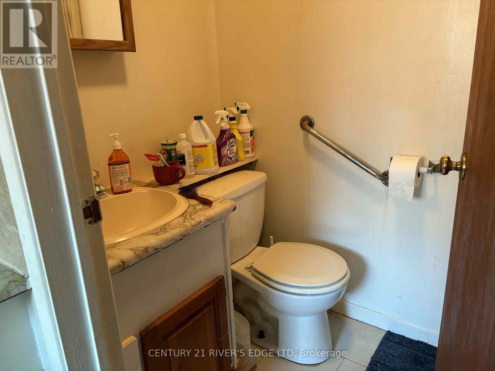 Photo 10 of 28 32 Perth Street, Brockville ON