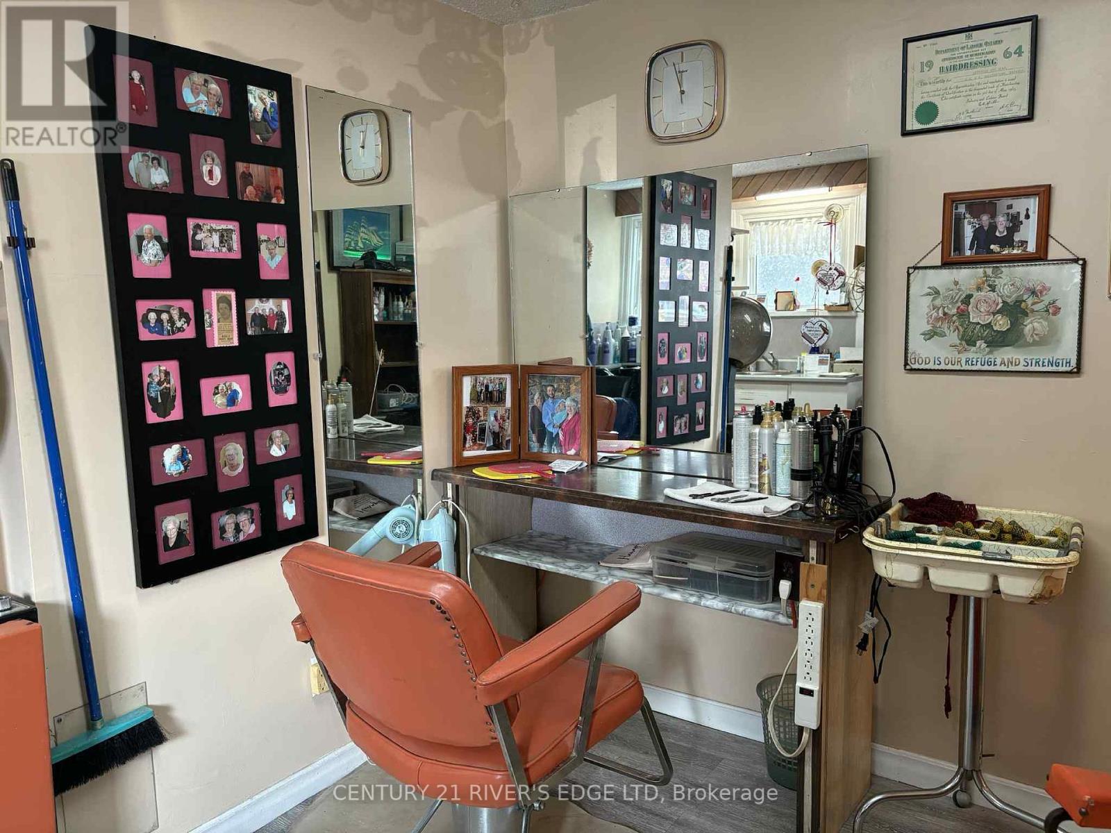 Photo 11 of 28 32 Perth Street, Brockville ON