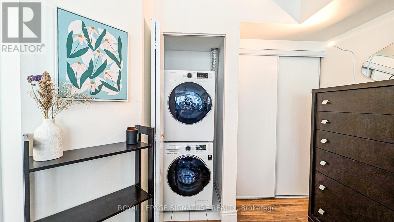 Photo 5 of 812 46 Western Battery Road, Toronto ON