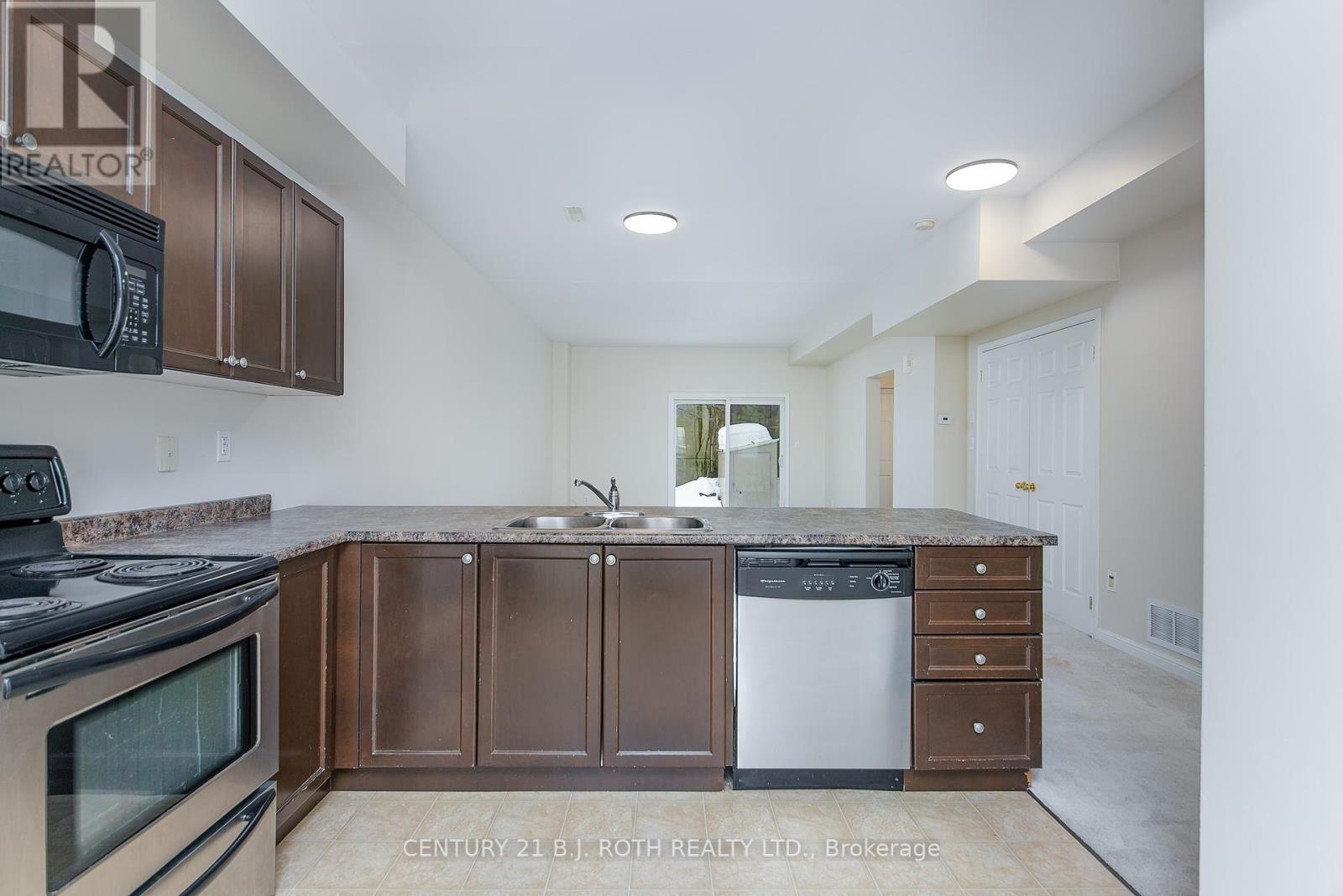 Photo 17 of 2 175 Stanley Street, Barrie ON