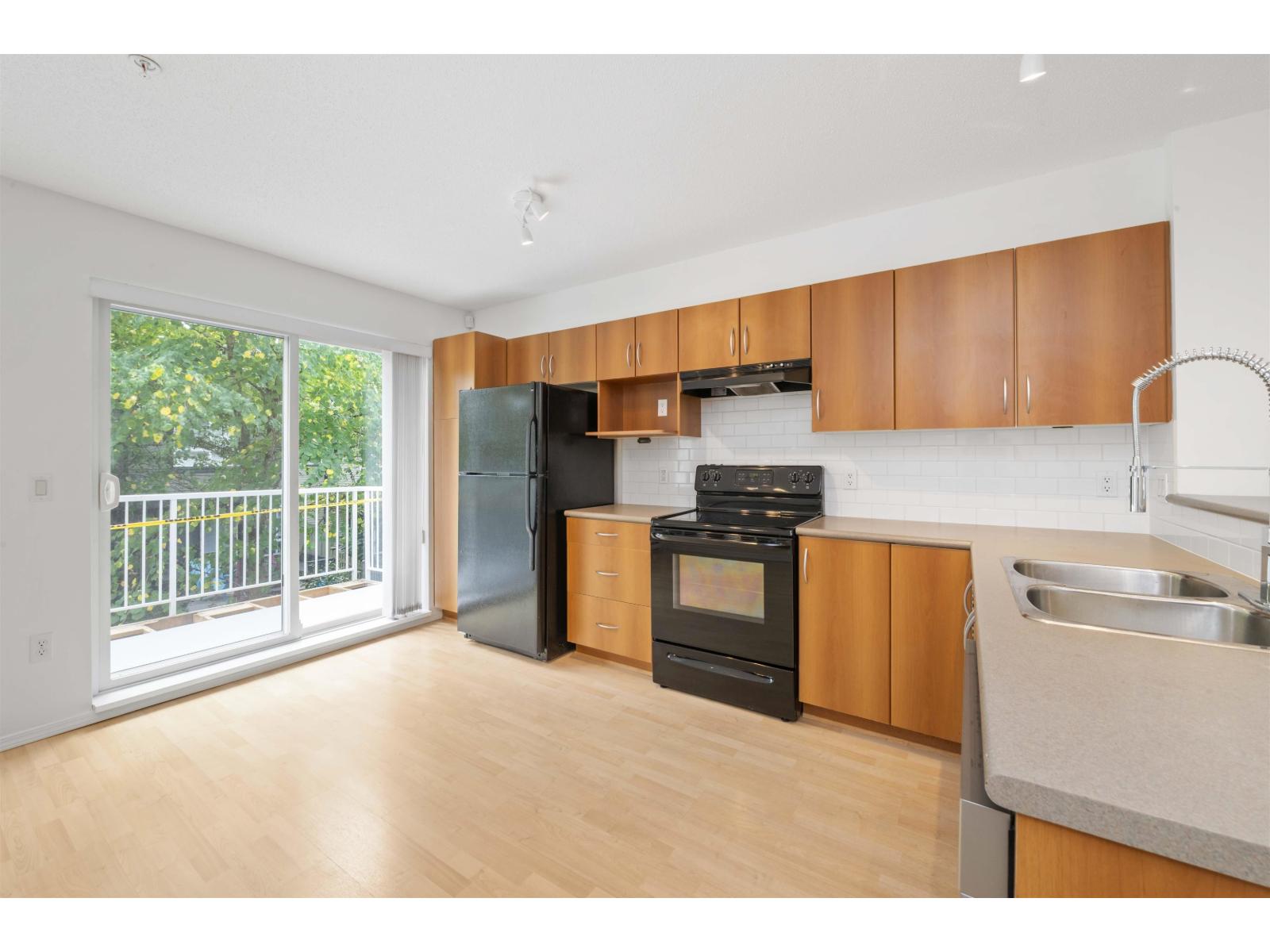 Photo 10 of 63 6747 203 Street, Langley BC