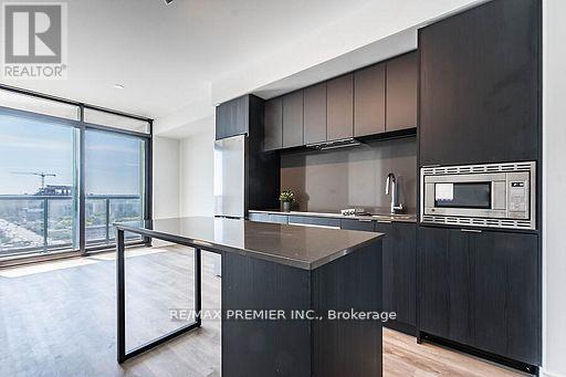 Photo 2 of 1620 86 Dundas Street E, Mississauga ON