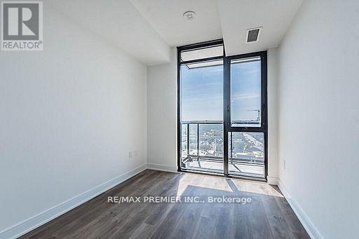 Photo 3 of 1620 86 Dundas Street E, Mississauga ON