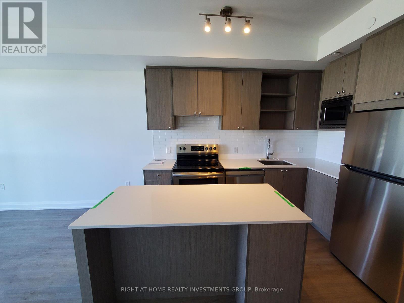 Photo 8 of 506 60 George Butchart Drive, Toronto ON