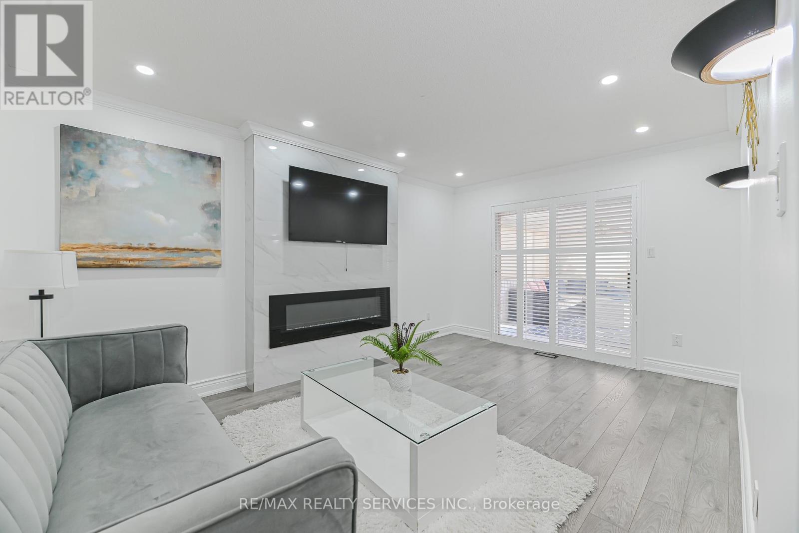 Photo 2 of 29 Leneck Avenue, Brampton ON