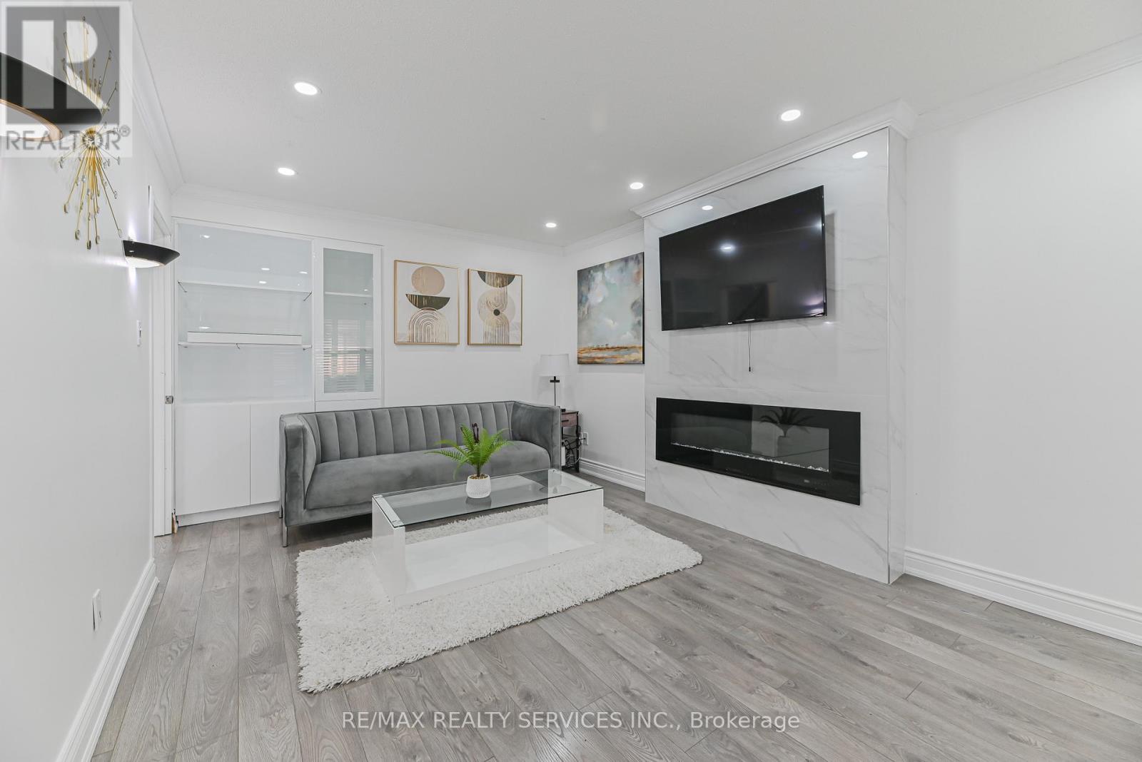 Photo 10 of 29 Leneck Avenue, Brampton ON
