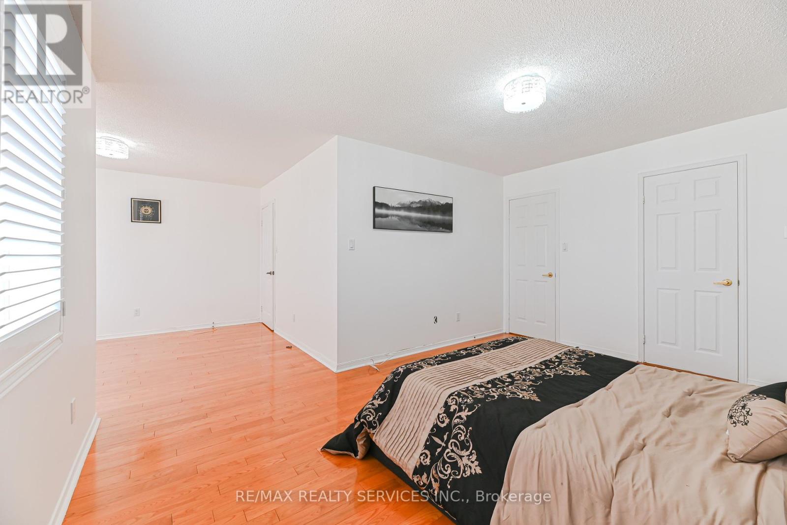 Photo 14 of 29 Leneck Avenue, Brampton ON