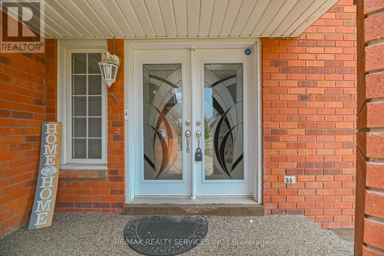 Photo 7 of 29 Leneck Avenue, Brampton ON