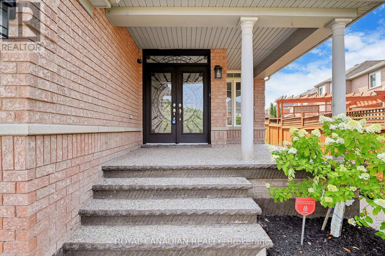 Photo 4 of 5116 Churchill Meadows Boulevard, Mississauga ON