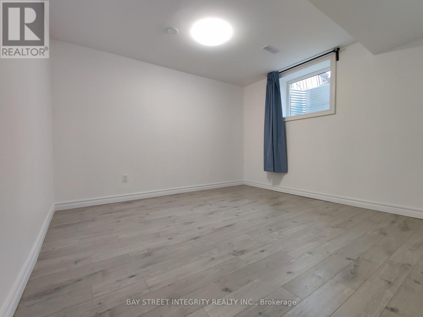Photo 1 of 1 F Lowe 857 Blairholm Avenue, Mississauga ON