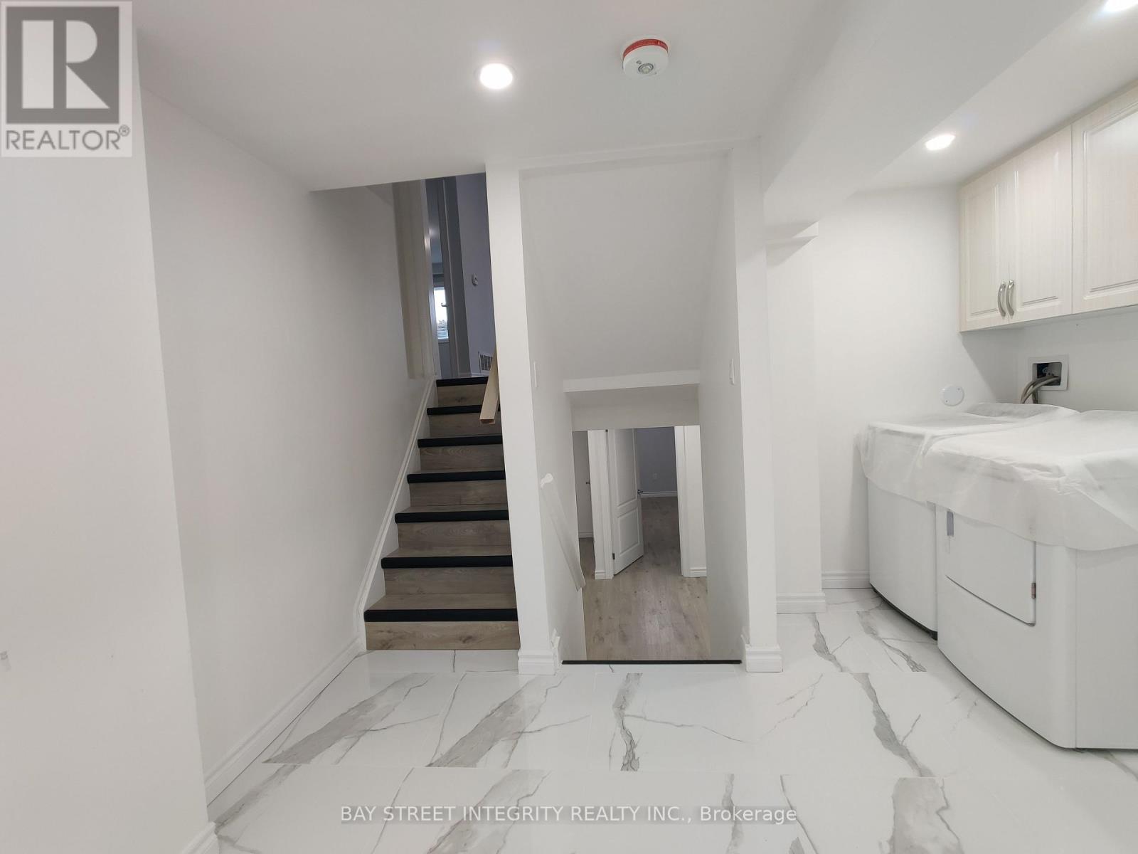 Photo 5 of 1 F Lowe 857 Blairholm Avenue, Mississauga ON