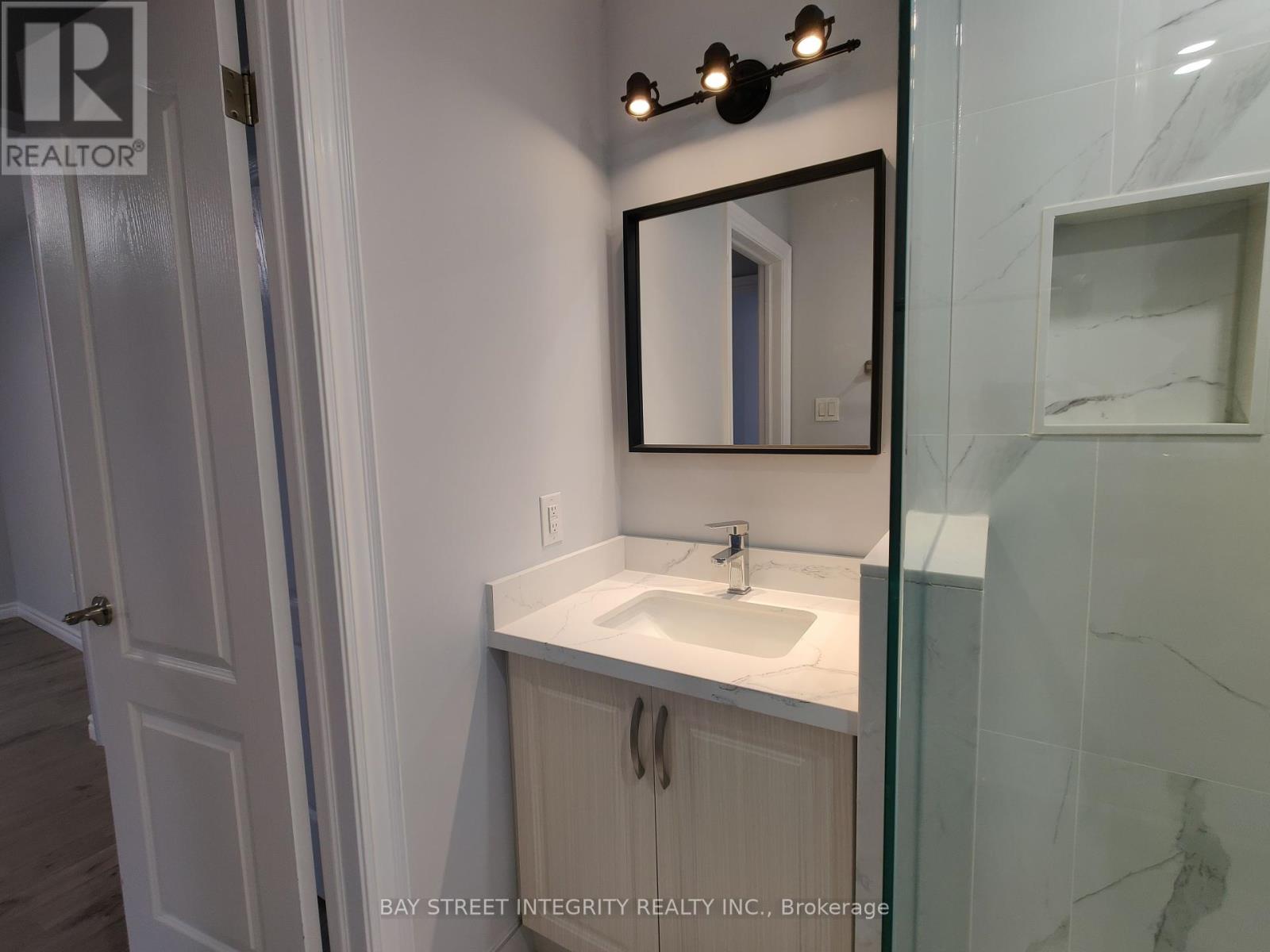 Photo 6 of 1 F Lowe 857 Blairholm Avenue, Mississauga ON