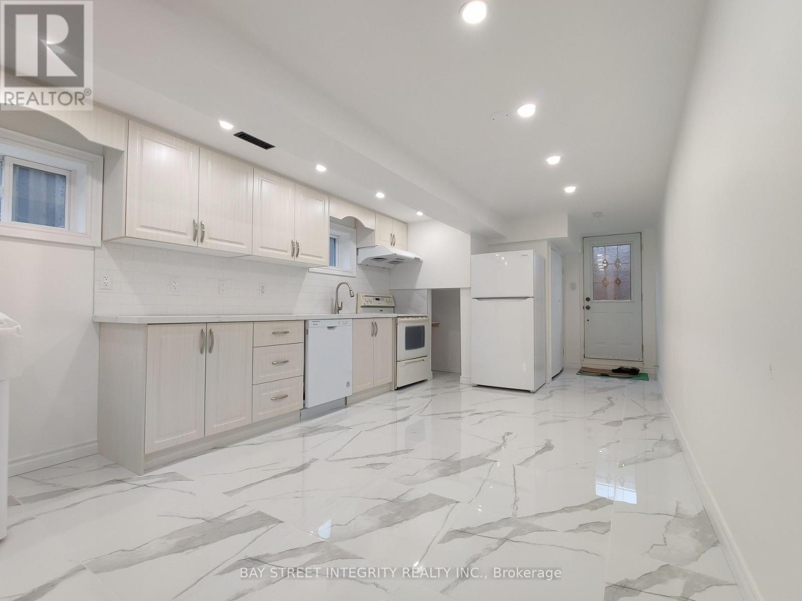 Photo 4 of 1 F Lowe 857 Blairholm Avenue, Mississauga ON