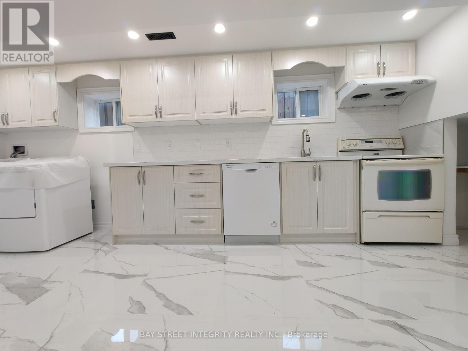 Photo 8 of 1 F Lowe 857 Blairholm Avenue, Mississauga ON