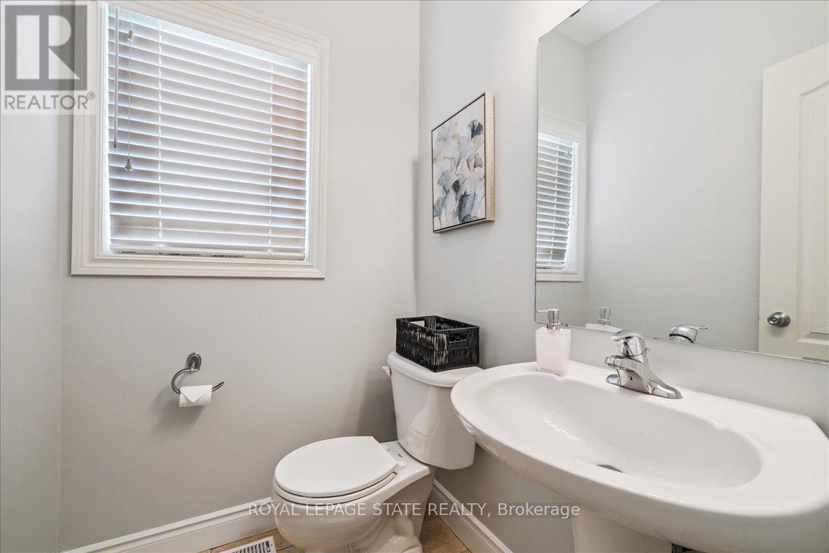 Photo 24 of 72 5080 Fairview Street, Burlington ON