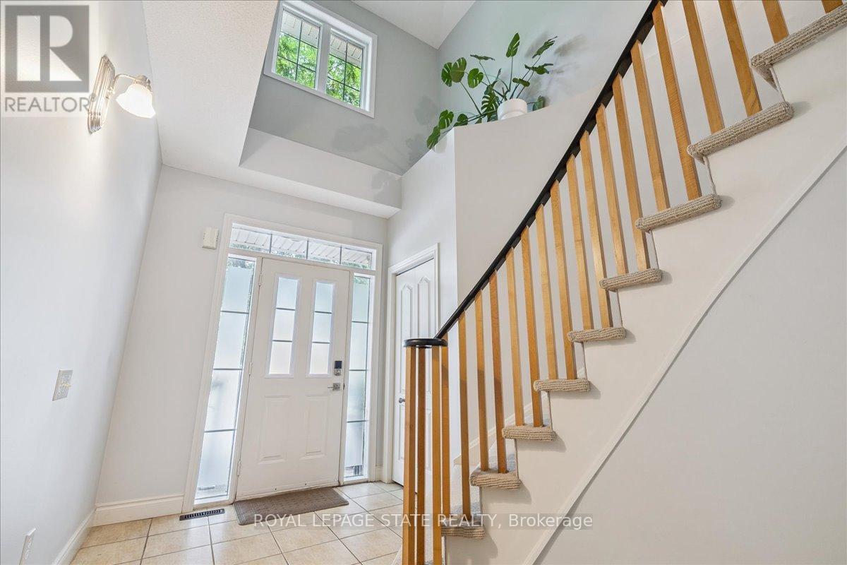 Photo 5 of 72 5080 Fairview Street, Burlington ON