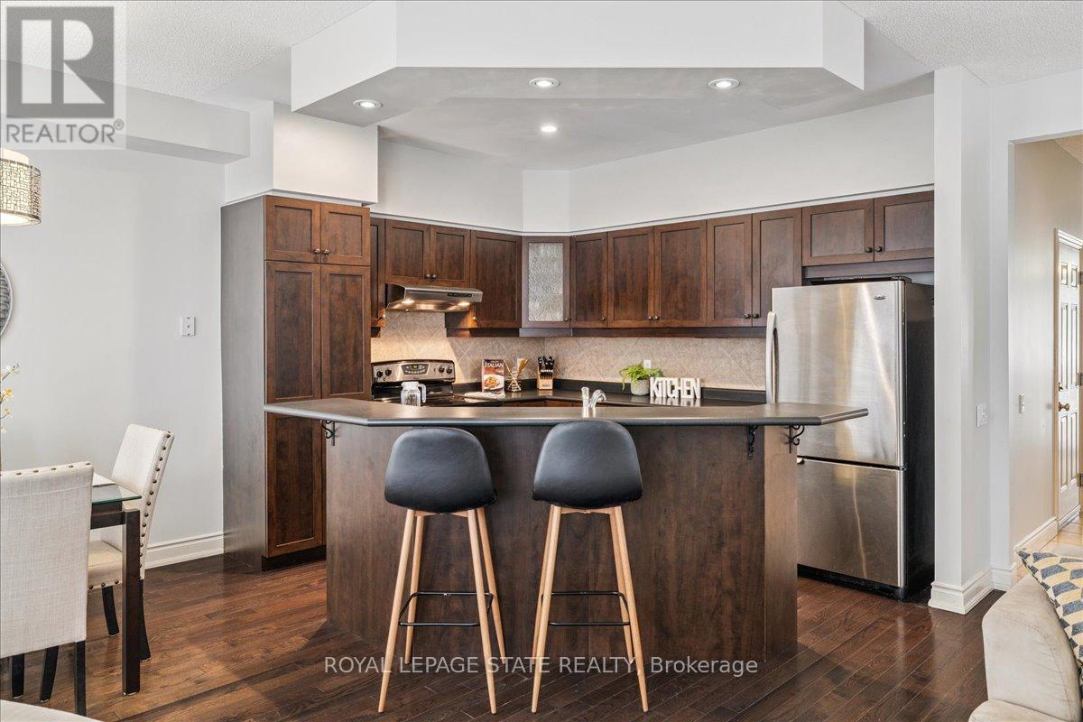 Photo 32 of 72 5080 Fairview Street, Burlington ON
